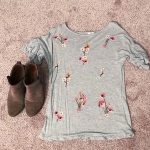 grey floral ruffle sleeve top